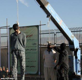 SIAMO TUTTI TESTIMONI: ECCO LE IMMAGINI DELLE PUBBLICHE ESECUZIONI IN IRAN