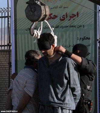 SIAMO TUTTI TESTIMONI: ECCO LE IMMAGINI DELLE PUBBLICHE ESECUZIONI IN IRAN