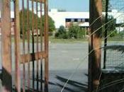 Litigio davanti scuola: accoltellato anni.