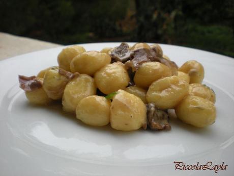 Gnocchi di Patate ai Porcini con crema al Gorgonzola