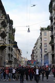 STUDENTI IN PIAZZA A MILANO