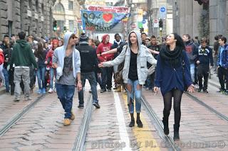 STUDENTI IN PIAZZA A MILANO