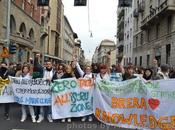 Studenti piazza milano