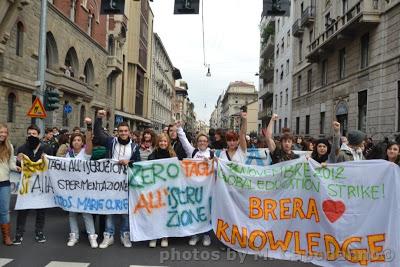 STUDENTI IN PIAZZA A MILANO