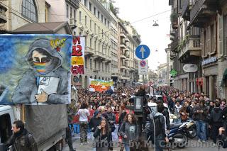 STUDENTI IN PIAZZA A MILANO