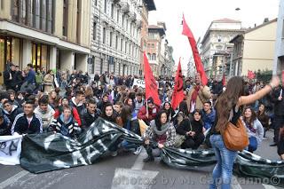 STUDENTI IN PIAZZA A MILANO