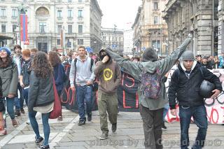 STUDENTI IN PIAZZA A MILANO