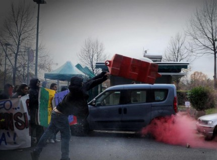 Manifestazione a Torino, scontri e occupazioni. (foto)