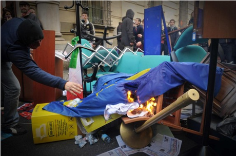 Manifestazione a Torino, scontri e occupazioni. (foto)