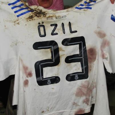 La maglietta da calcio che indossava Ahmed quando è stato ucciso