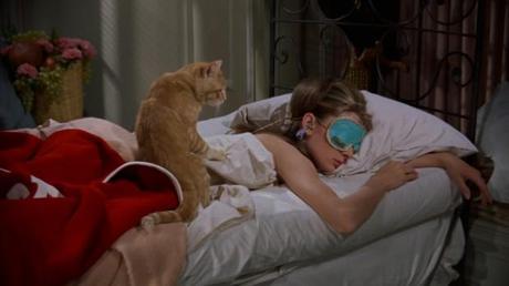 Colazione da Tiffany - Audrey Hepburn una immagine di Colazione da Tiffany Audrey Hepburn 1 620x348 su Colazione da Tiffany: la Classe non Invecchia