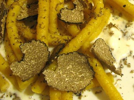 NOTTE IN AMORE, INCIPRIATA DI LUNA - TRANI - PASSATELLI CON TARTUFO SU FONDUTINA CAPRINA