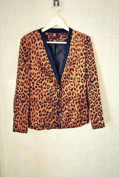 New in my closet: Leopard blazer and Vintage Backpack