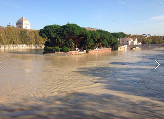 MALTEMPO :  TEVERE IN PIENA