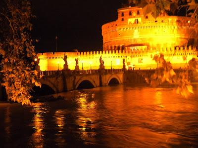 MALTEMPO :  TEVERE IN PIENA