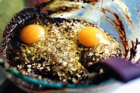 Uova e mandorle Brownies cioccolato e avocado