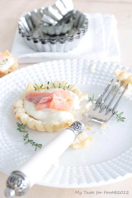 Tartellette salate al salmone