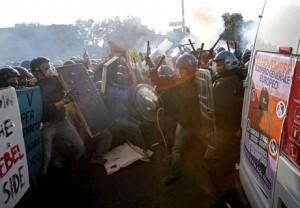 Punirò i poliziotti violenti