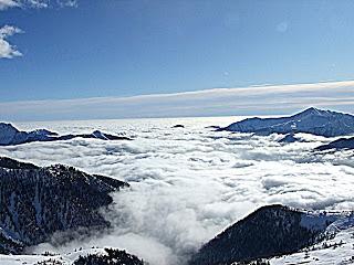 Il campanile, la neve e la Val Vigezzo