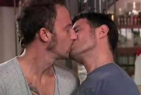 Francesco Facchinetti è gay? Spuntano le foto del bacio
