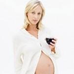 Alcol in gravidanza, anche poco riduce l’intelligenza del bambino