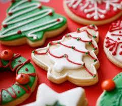 Semplici biscotti per abbellire l’albero di Natale