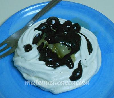 Mini Pavlova con Pera e Cioccolato