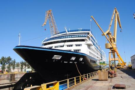 AZAMARA: NUOVA VESTE PER LO SCAFO