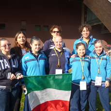 squadra di nuoto sincronizzato e allenatricie foto Almanzi