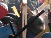 Monnezza monnezza! viuuuleeenza dilagante! consueto bollettino guerra settimale fotografa citta' allo sbando. giungla west