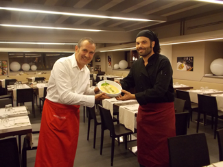 Dal Living Restaurant della Rinascente: fazzoletti di pasta alle verdure su macco di fave - di Manuela Zanni