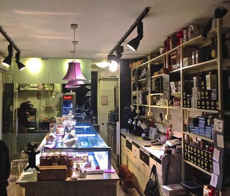 Di Viole Di Liquirizia | a delicious tearoom in Milan between Paris and New York City
