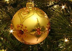 http://upload.wikimedia.org/wikipedia/commons/thumb/0/04/Christmas_tree_bauble.jpg/250px-Christmas_tree_bauble.jpg