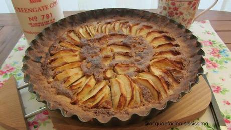 crostata di grano saraceno con mele e confettura di ribes rosso