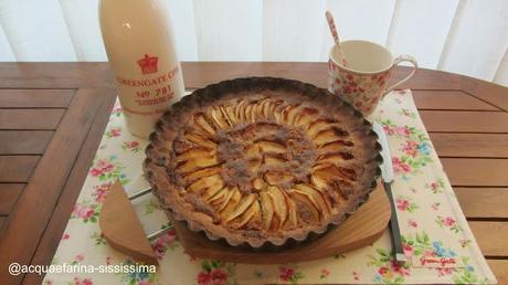 crostata di grano saraceno con mele e confettura di ribes rosso