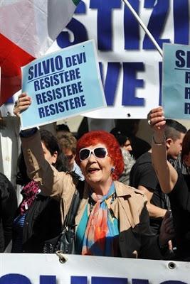 Pensionati alla convention di Samorì a loro insaputa: “Ma dov’è la onlus che dovevamo visitare?”