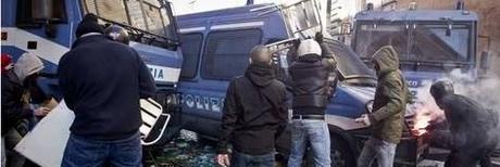 Vergogna italiana. I poliziotti costretti a pagarsi le parcelle degli avvocati in caso di tafferugli