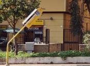 fermata dell'autobus sconocchiata incriccata vandali: cosi' mesi, attesa cascare testa qualcuno!