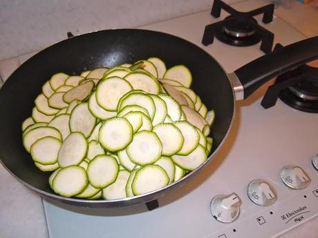 SALTY PIE - ZUCCHINIS, CHICKEN AND CHEESE