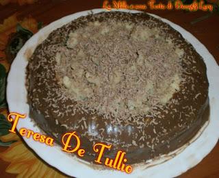 torta ripiena di crema al cioccolato fondente con bagna alla mandorla