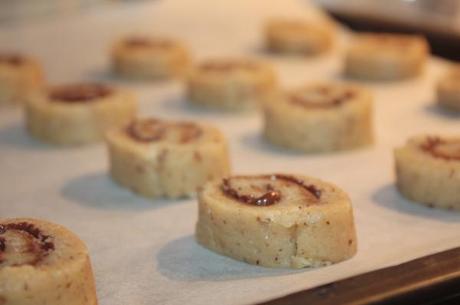 Biscottini al farro e nocciole con crema di nocciole