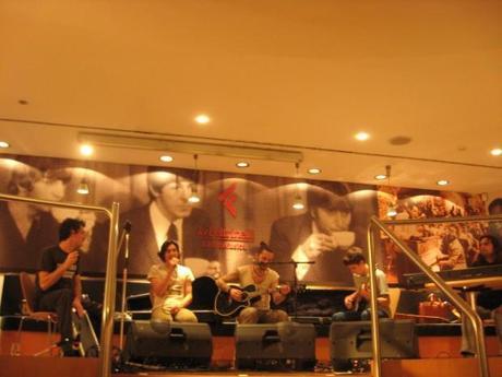 Blastema - Live Feltrinelli Milano - Foto di Fabrizio Bini una immagine di Blastema Live Feltrinelli Milano Foto di Fabrizio Bini 620x465 su La Svolta dei Blastema: «Stavolta Volevamo Pugni nello Stomaco»