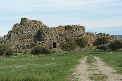 Viaggio nella Storia: Il Nuraghe Arrubiu. Video e immagini.