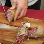 Tagliando il salame…