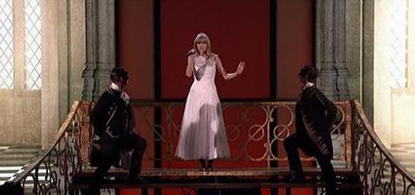 La performance di Taylor Swift agli Ama 2012: Un tipico rituale di iniziazione