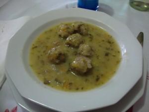 Zuppa con polpettine in brodo al limone