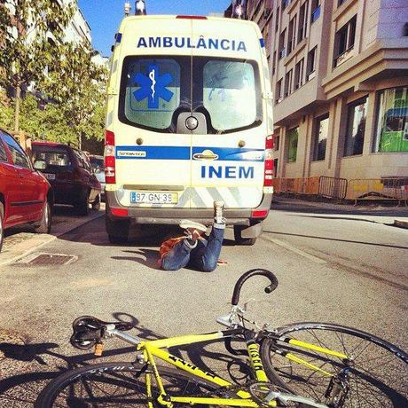 CADERE DALLA BICI A LISBONA – TENHO QUEDA PARA A BICICLETA