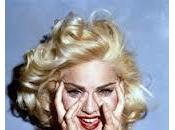 Madonna posa nuda Presenta profumo Natale