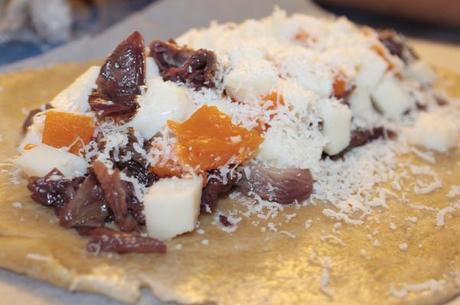 Strudel autunnale di pasta brisèe di farina di farro con radicchio, zucca e formaggio