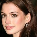 Anne Hathaway: “Vado in California per avere figli”